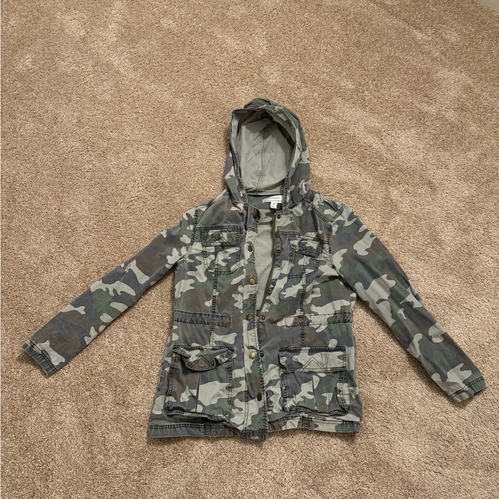 Casion Women’s Medium Petite Camo Full Zip Button Jacket